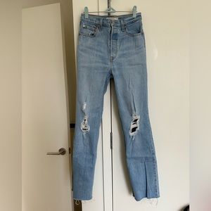 Levi’s Ribcage Straight Distressed Jean sz 26